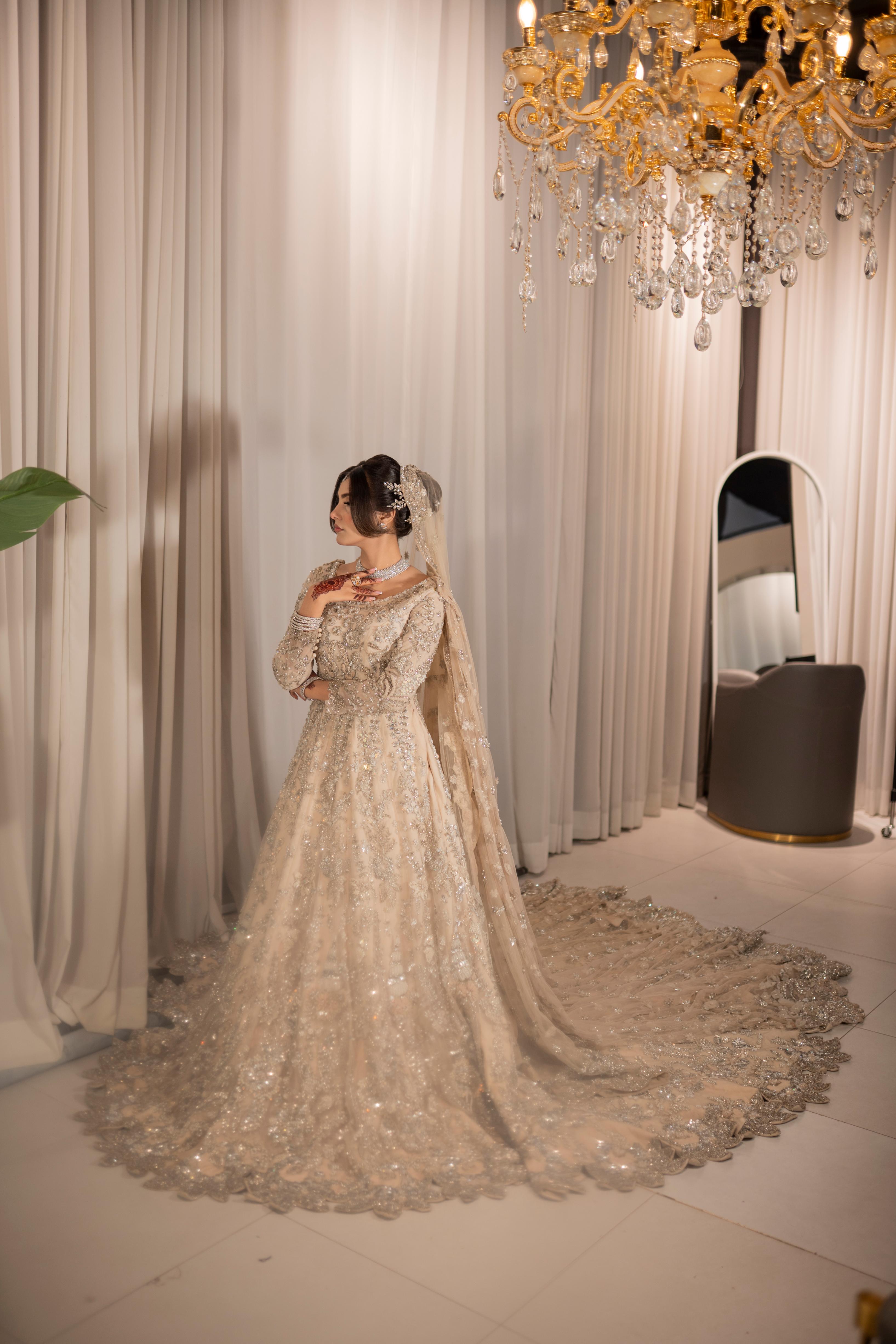 REPUBLIC WINGS IVORY BEIGE-RP14 - Sassy Brides