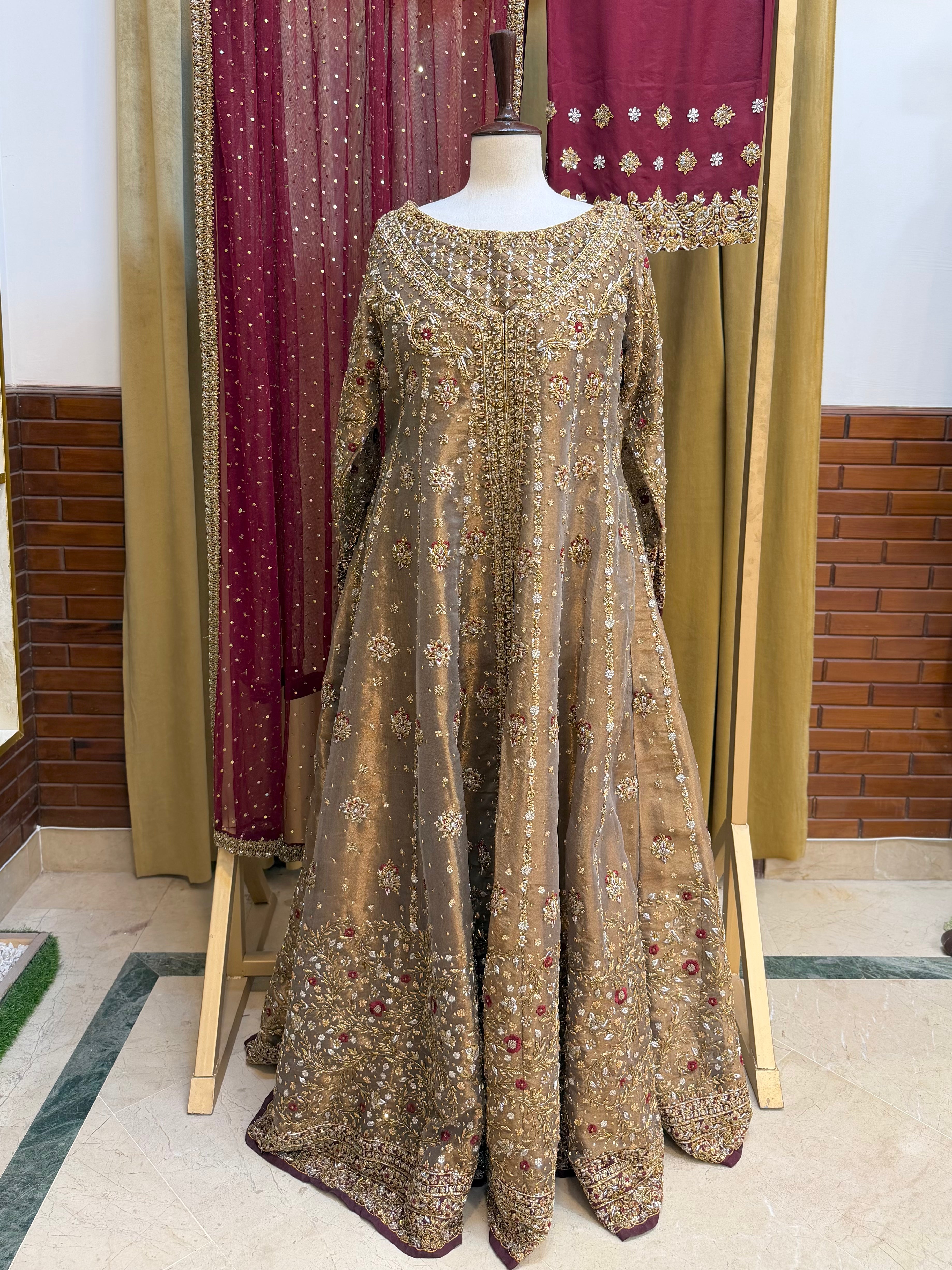 HARIS SHAKEEL GOLD FORMAL MAROON DUPATTA-HS37