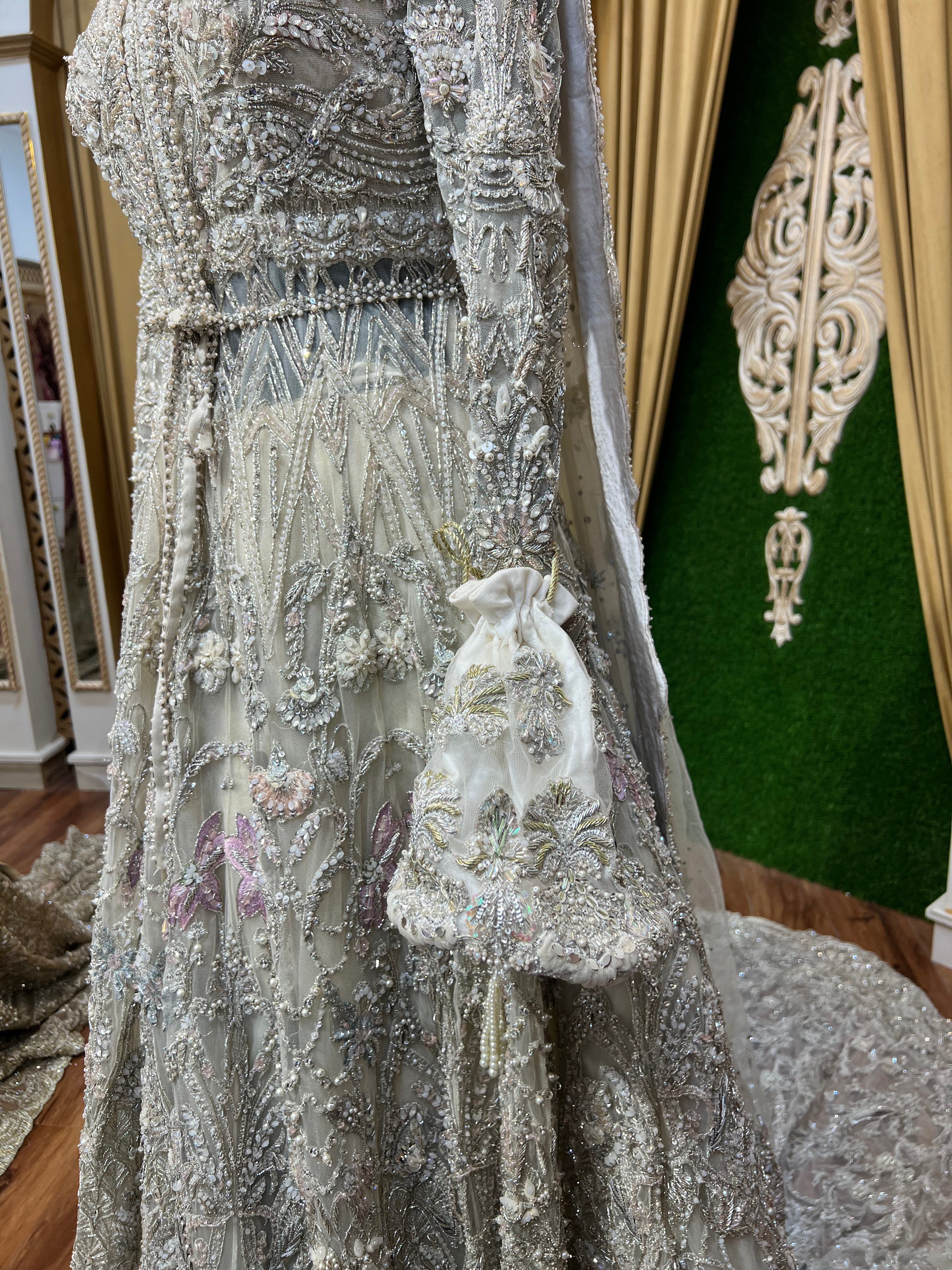 Suffuse Grey Frill-SUF12