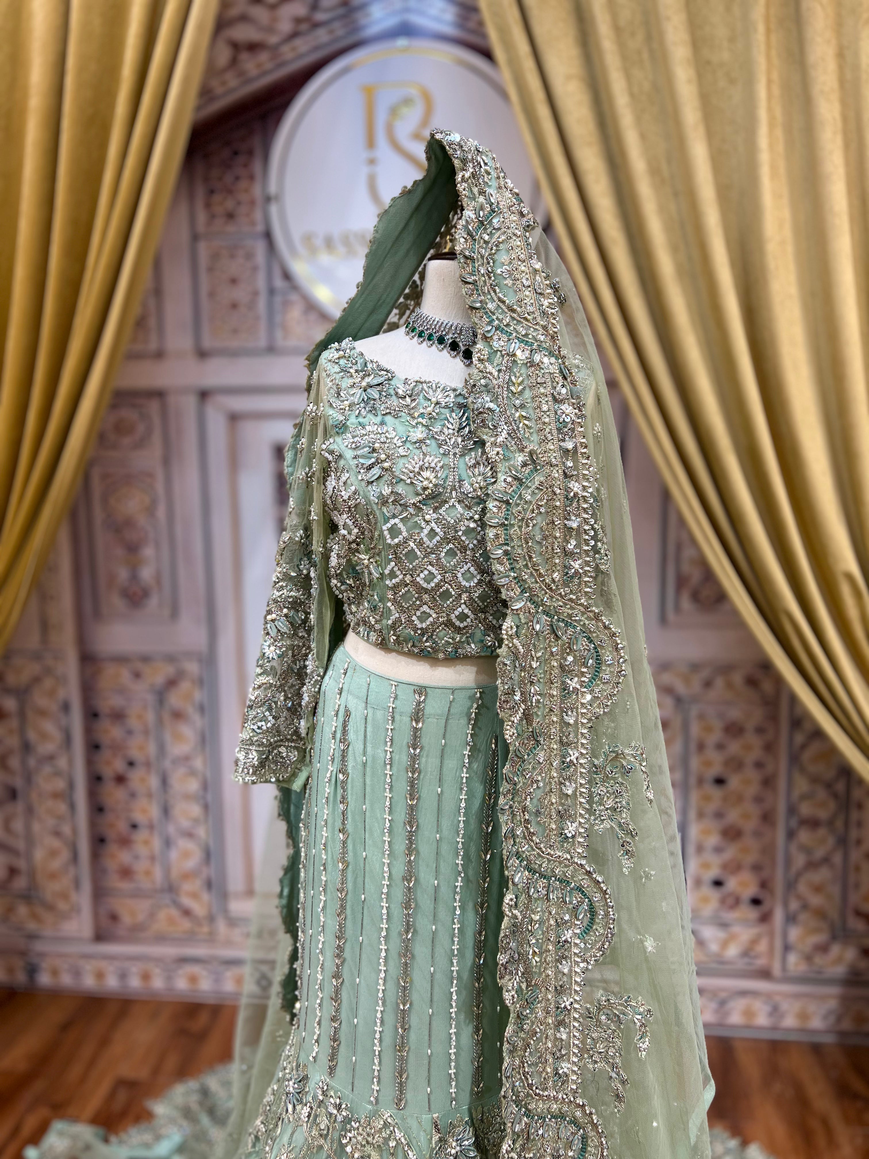 AYESHA USMAN LEHNGA CHOLI-AU01