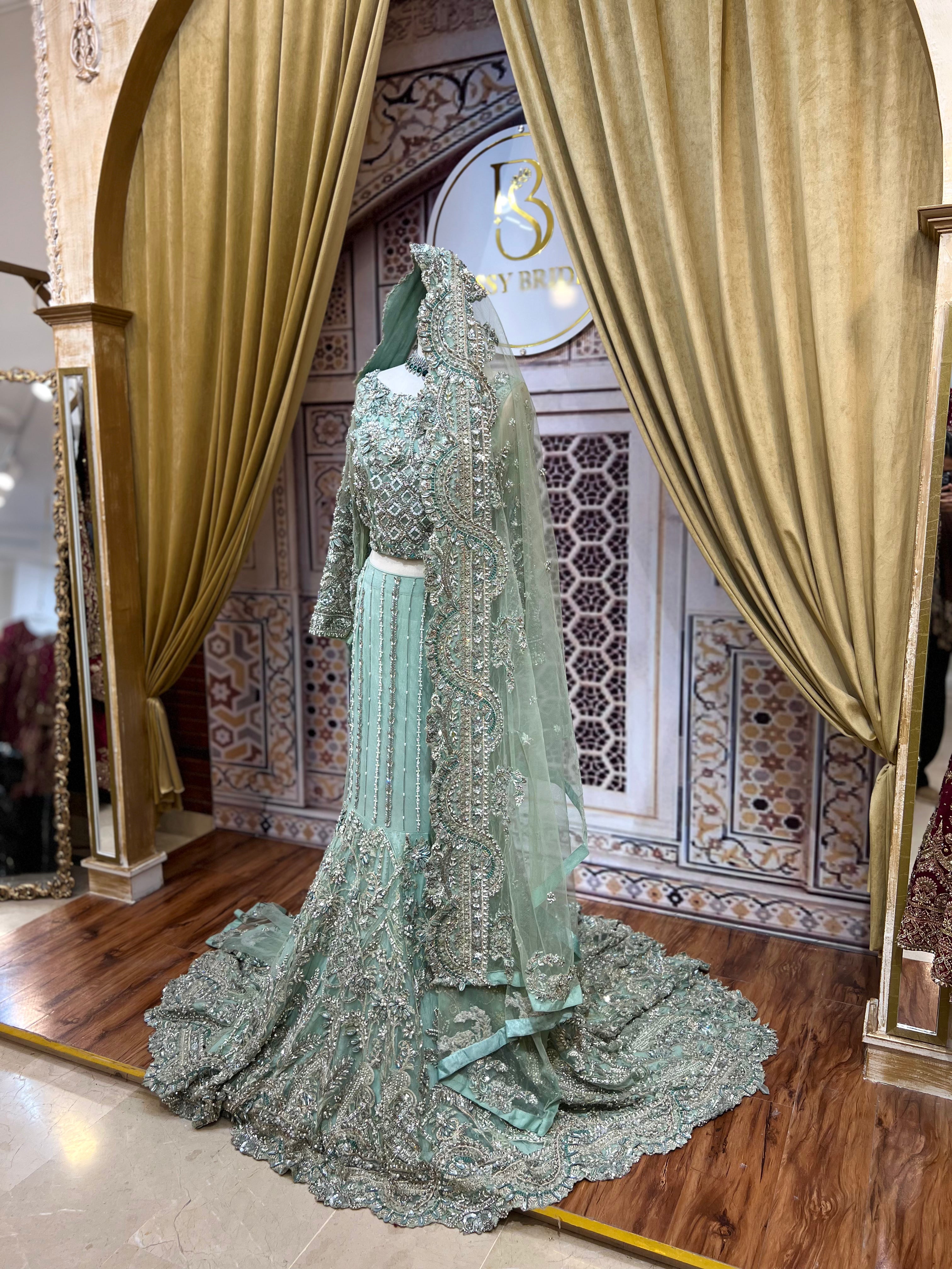 AYESHA USMAN LEHNGA CHOLI-AU01
