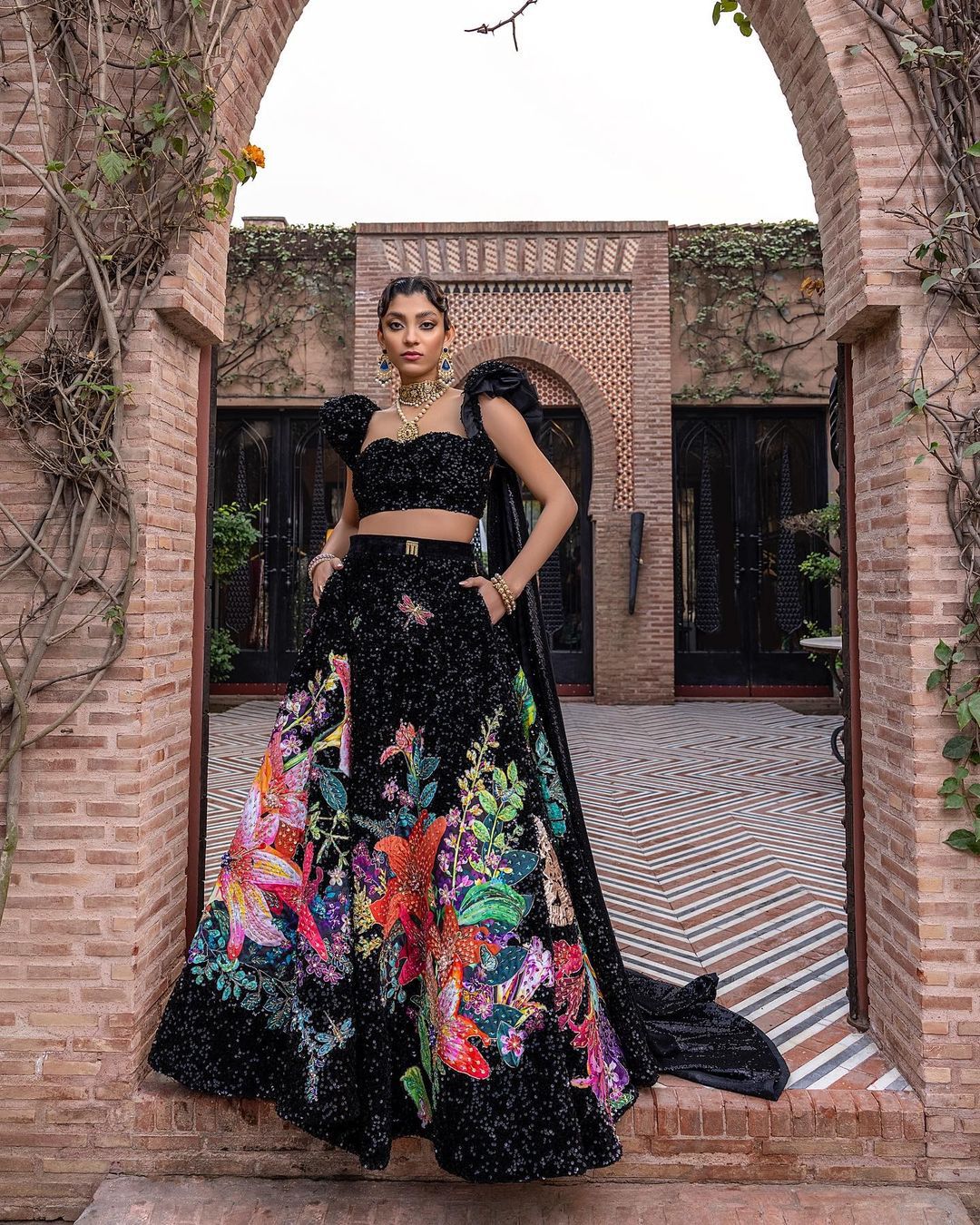 Tin Tin Black Tayab Moazzam Studio- TM02