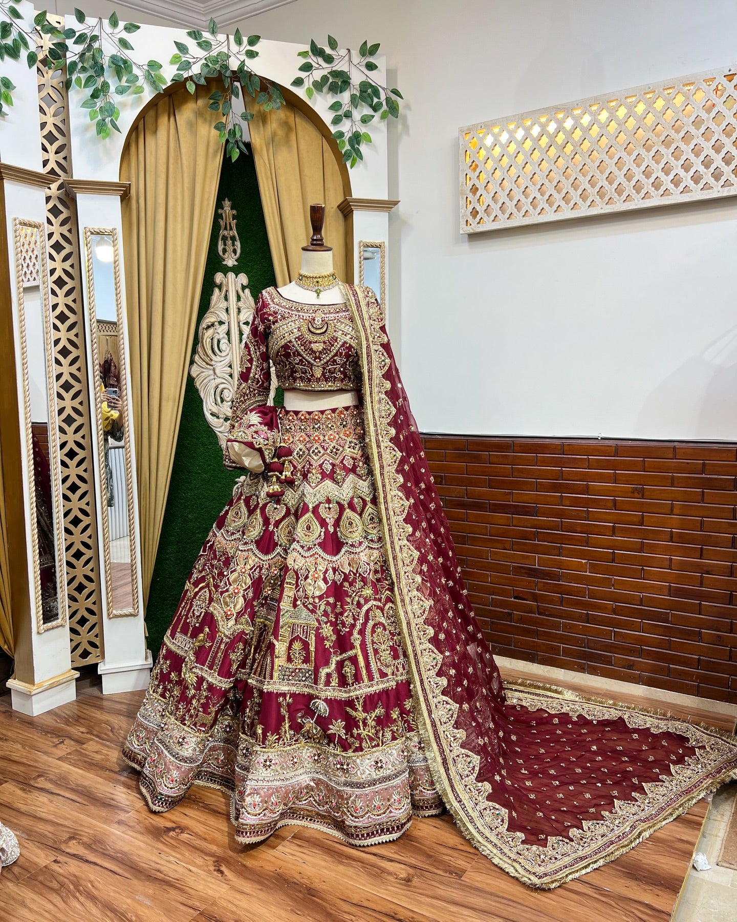 MNR HERITAGE STORY MAROON-MNR52