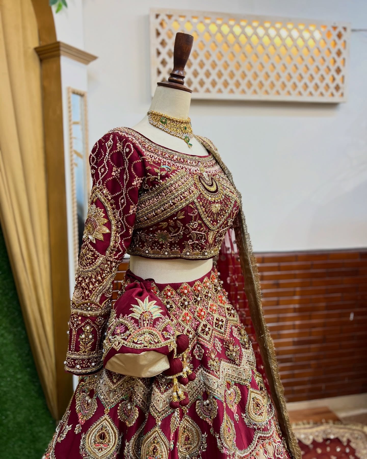 MNR HERITAGE STORY MAROON-MNR52